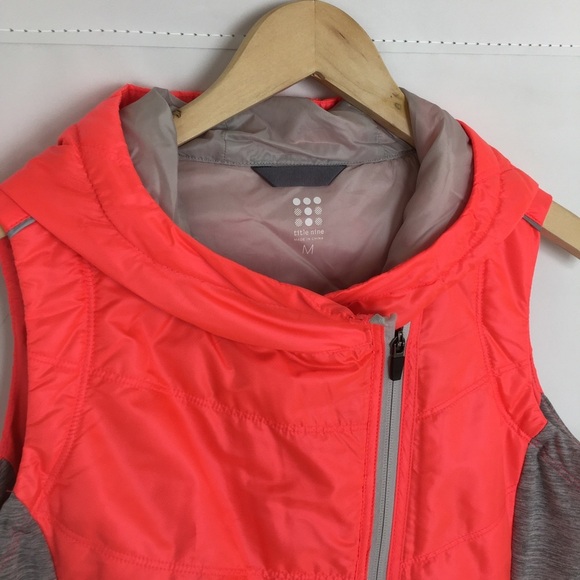 Title Nine Women’s Quilted Vest Hooded Neon Pink Gray Size Small Athletic - Picture 8 of 14
